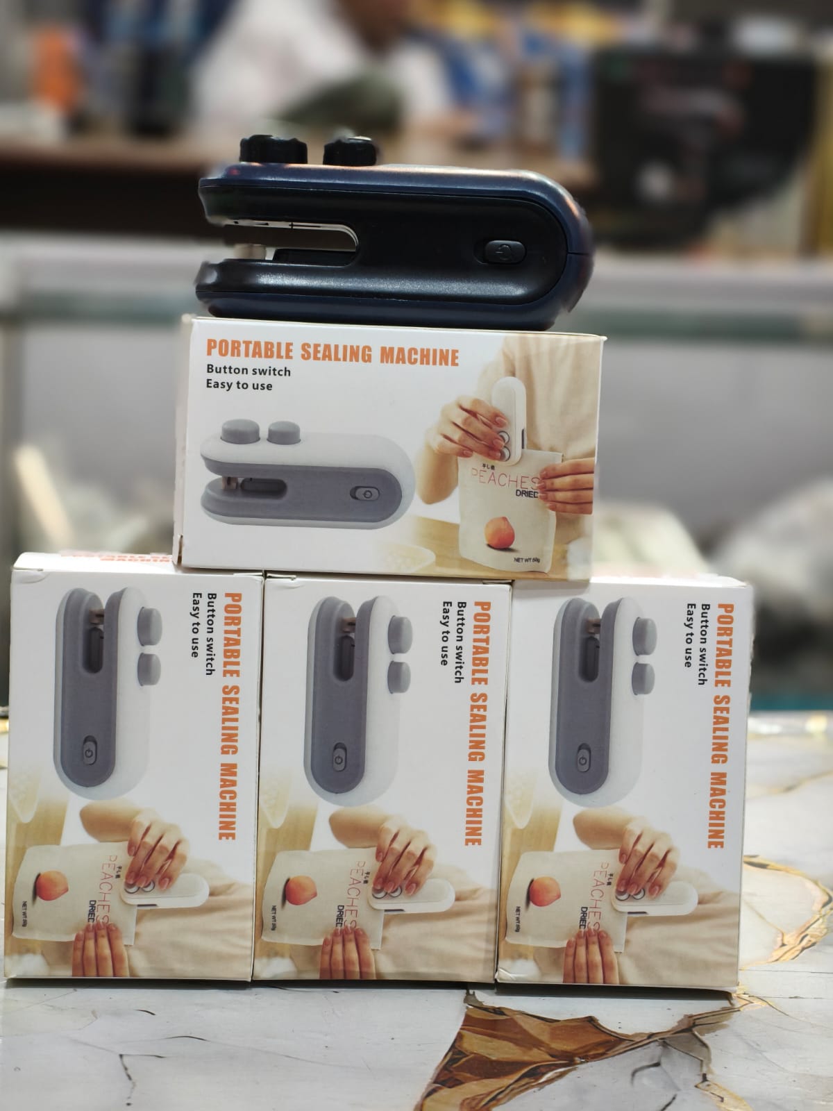 Portable sealing machine